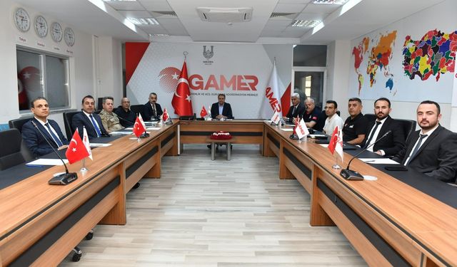 Şanlıurfa'da seçimin yenilendiği Hilvan ilçesi ile 17 mahallede oy kullanılıyor