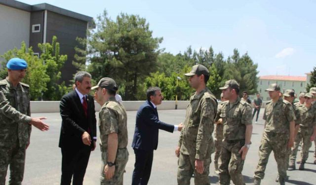 Şırnak Valisi Atay, güvenlik güçleriyle bayramlaştı