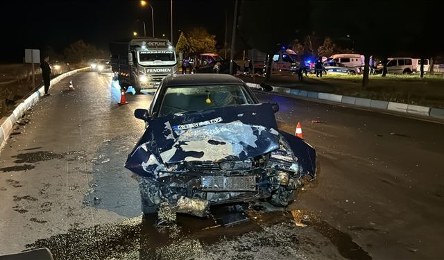 Trafik kazasında 2 kişi öldü, 3 kişi yaralandı