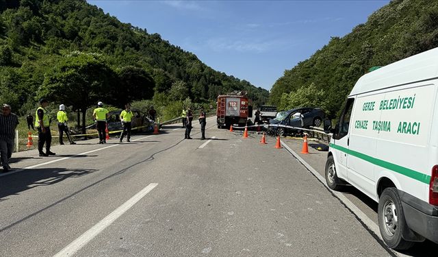 Kaza sonrası araç yandı, 4 kişi öldü, 2 kişi yaralandı