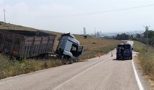 Tırla kamyonetin çarpışması sonucu 3 kişi öldü