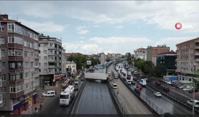 Avcılar’da tır yoldan çıktı: E5 Karayolu trafiğe kapatıldı