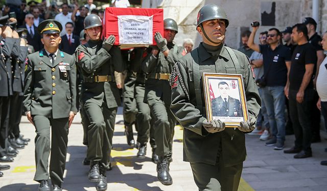 Şehit Uzman Çavuş'un Konya'da son yolculuğuna uğurlandı