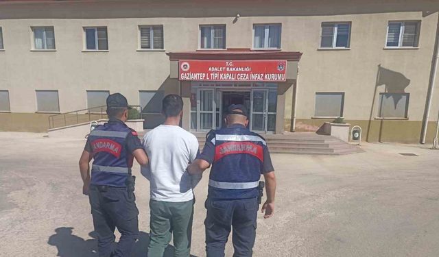 27 yıl hapisle aranan uyuşturucu taciri jandarmadan kaçamadı