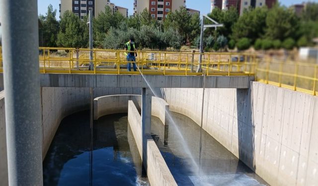 Adıyaman Belediyesi, ilaçlama çalışmalarını sürdürüyor