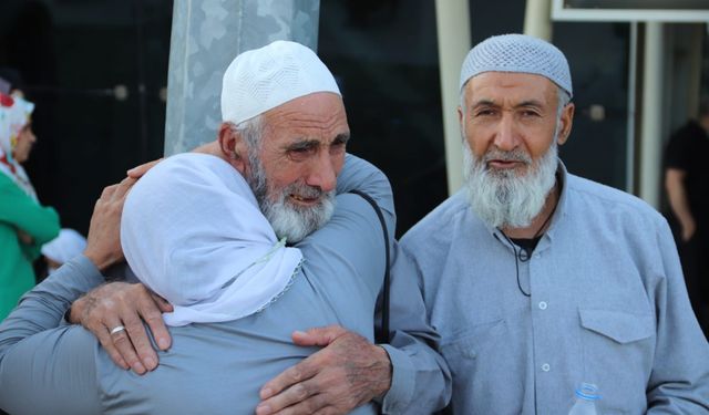 Adıyaman'dan kutsal topraklara giden ilk hacı kafilesi döndü