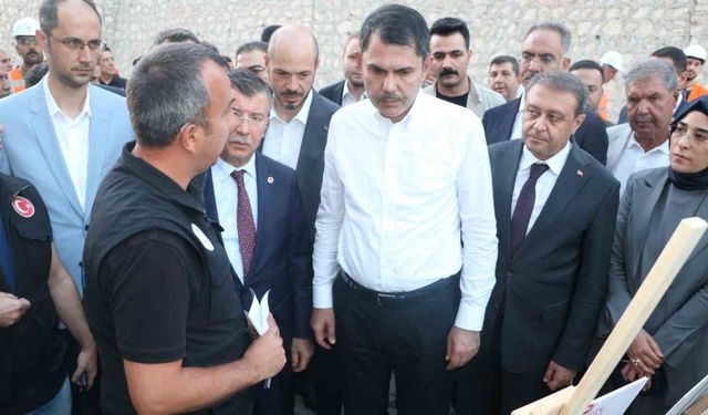 Bakan Kurum, Şanlıurfa’da deprem konutlarını inceledi