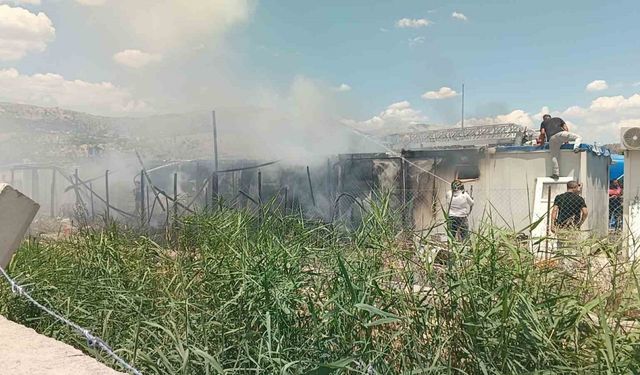 Adıyaman Gölbaşında çıkan konteyner yangını