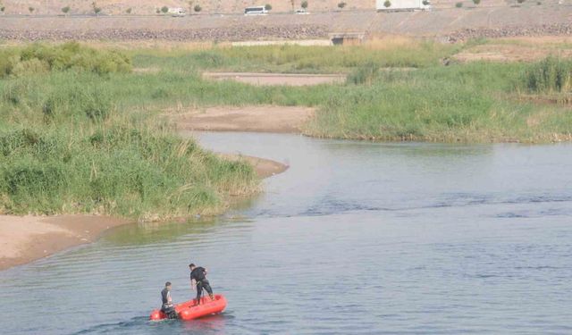 Boğulma tehlikesi geçiren iki kişiyi vatandaşlar kurtardı