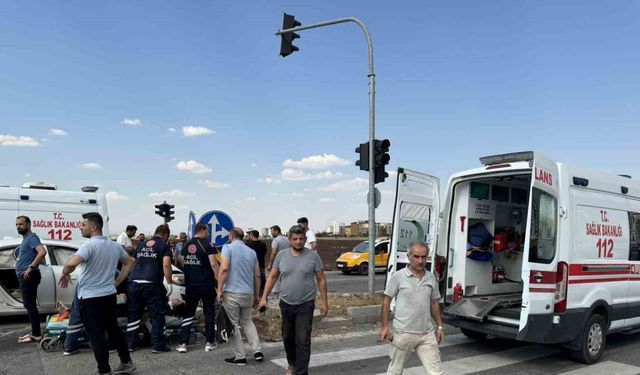 İki otomobil çarpıştı: 1’i kadın 4 yaralı