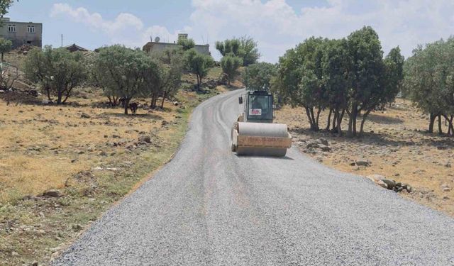 Kırsal mahallelerde yol yapım çalışmaları devam ediyor