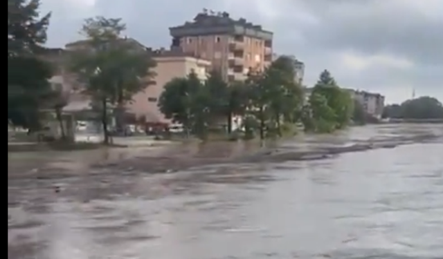 İçişleri Bakanı Yerlikaya"Meteoroloji Genel Müdürü sel için uyarıda bulunmuştu"