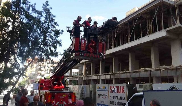 İnşaatta yaralanan işçi itfaiyeye ait vinçle kurtarıldı