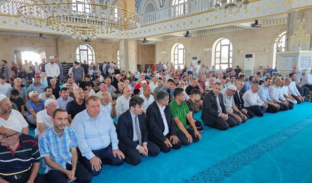 İnşaatı tamamlanan cami ibadete açıldı