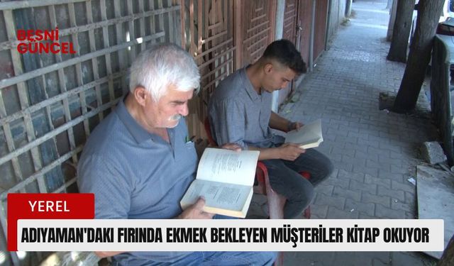 Adıyaman'daki fırında ekmek bekleyen müşteriler kitap okuyor