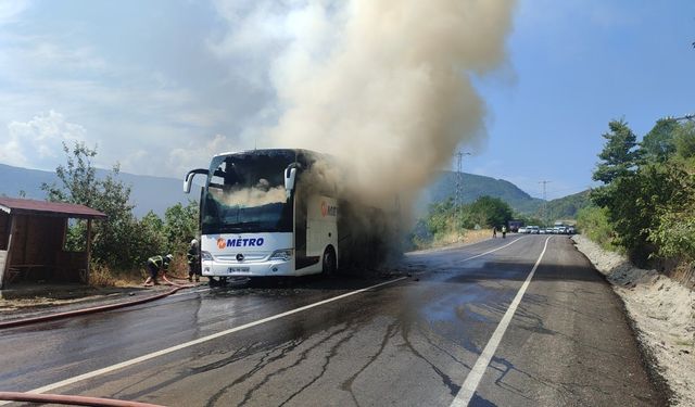 Yolcu otobüsü alev alev yandı