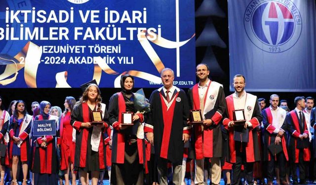 Rektör Prof. Dr. Özaydın: “Karamsar olmayın, Türkiye’nin ve sizin önünüz açık”