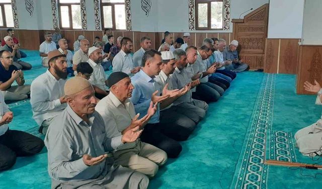 Samsat’ta merkez cami ibadete açıldı