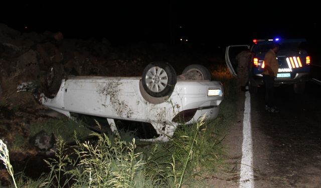 Şarampole devrilen otomobildeki 2 kişi yaralandı