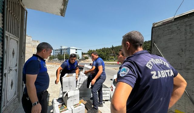 Tarihi geçmiş bir ton şeker ve lokum imha edildi