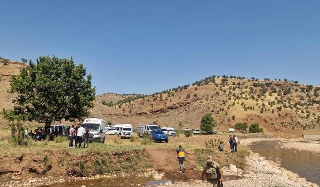 Serinlemek için dereye giren çocuk boğuldu