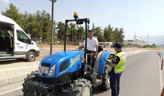 Traktör sürücülerine Jandarmadan özel denetim