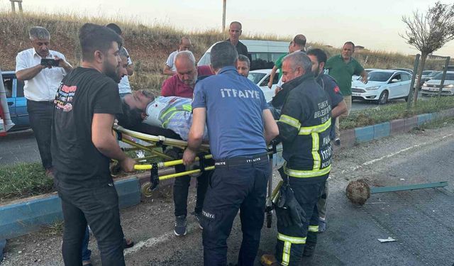 Adıyaman’da 2 otomobil çarpıştı: 2 Yaralı