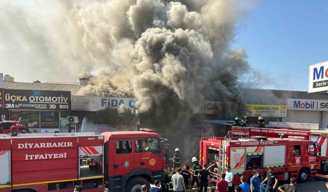 Diyarbakır’da 3. Sanayi Sitesindeki yangın kontrol altına alındı