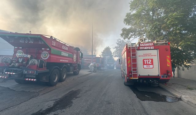 Elyaf fabrikasında çıkan yangın söndürüldü