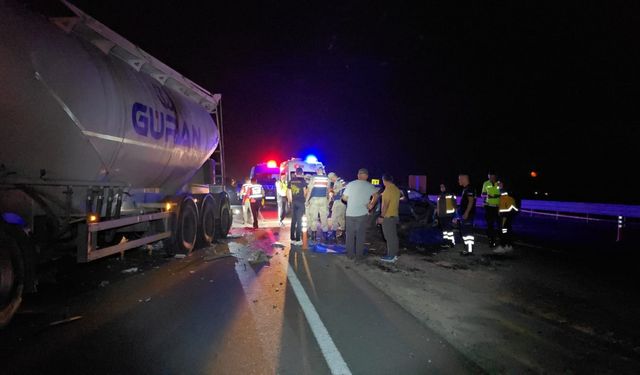 Gaziantep'te otomobilin tırla çarpıştığı kazada 1 kişi öldü