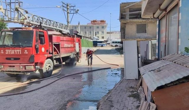 Gölbaşı ilçesinde yollar yıkanıyor