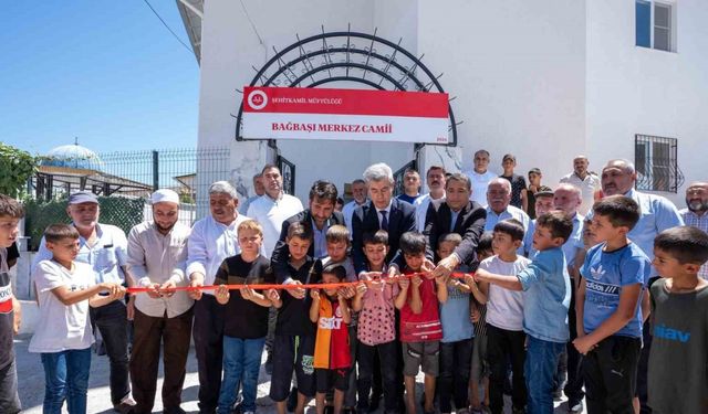 Hasarlı cami imece usulüyle yeniden ibadete açıldı