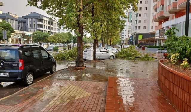 Kavurucu sıcakta Gaziantep yağmur ile serinledi