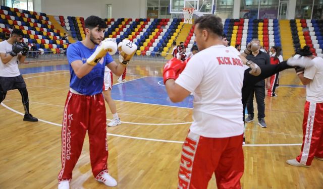 Adıyaman'da Kick Boks sınavı 220 sporcunun katılımı ile yapıldı