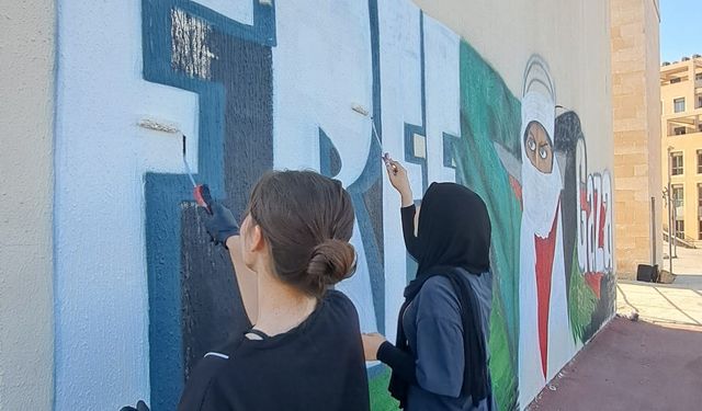 Gazze'ye destek için duvarlara grafiti çizdi