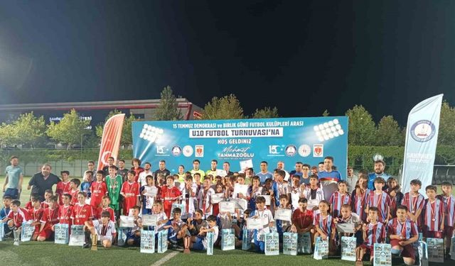 Minik futbolcular karşı karşıya geldi