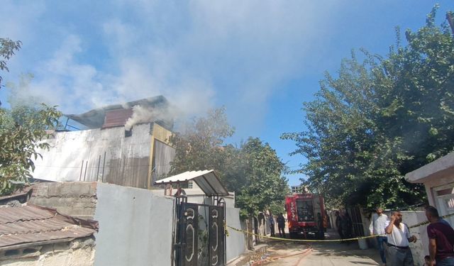 Adıyaman'da odunluk yangını paniğe sebep oldu