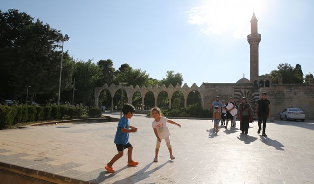 Şanlıurfa'da sıcak hava etkisini sürdürüyor