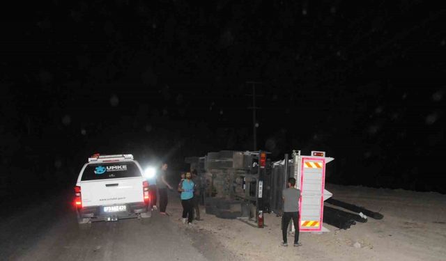 Şırnak’ta demir yüklü kamyon devrildi: 1 yaralı