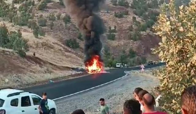 Şırnak’ta lüks otomobil alevler içinde kaldı