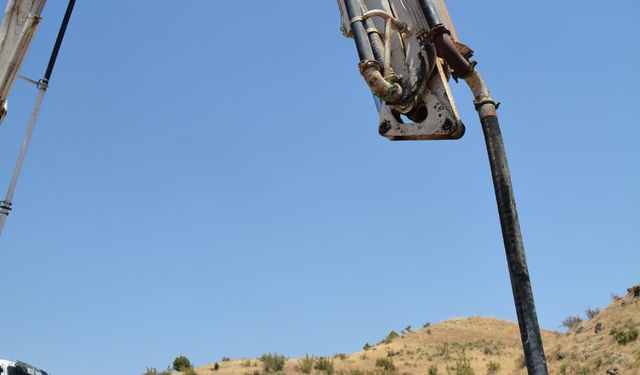 Şırnak'ta yol ve köprü yapım çalışması