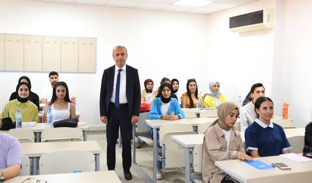 Adıyaman Üniversitesi Rektörü Kelleş'ten üniversite öğrencilerine ziyaret