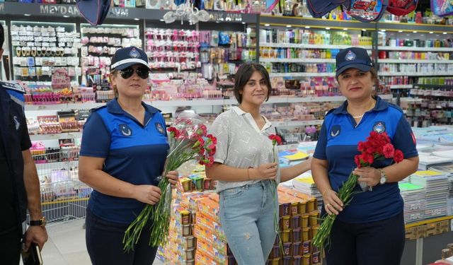 Adıyaman'da ‘Zabıta Haftası’ yürüyüşü ve karanfil dağıtımı