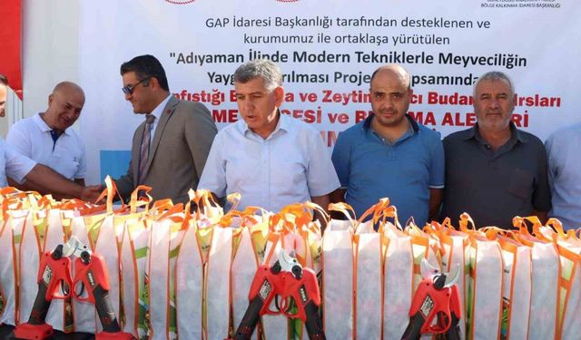 Adıyaman’da 46 çiftçiye akülü budama makası hibe edildi