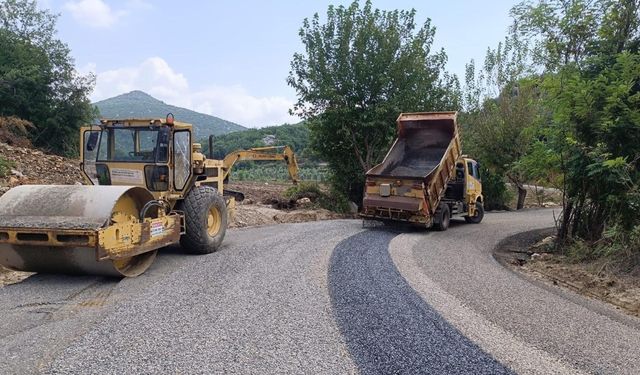 Andırın'da 6 mahalleye ulaşım sağlayan yol yenilendi