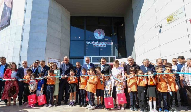 Münif Paşa 100. Yıl İl Halk Kütüphanesi’nin açılışını yaptı