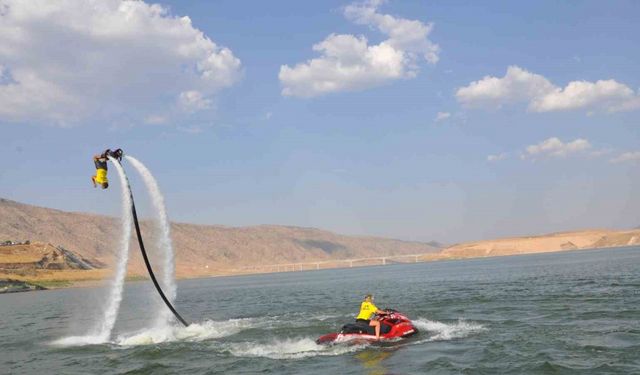 Denizi olmayan Batman’da flyboard gösterisi yoğun ilgi gördü