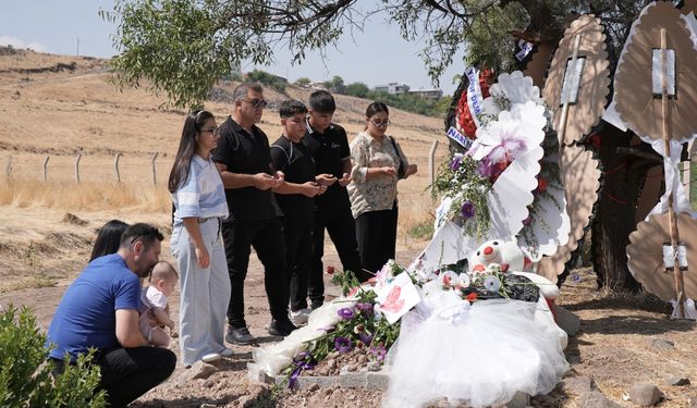 Diyarbakır'da Narin Güran'ın mezarına ziyaretler sürüyor