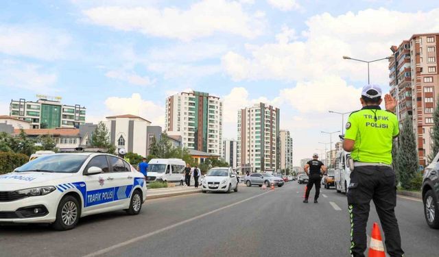 Polis ekipleri yeni eğitim döneminde sahada