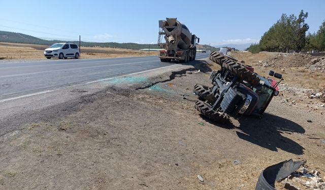 Beton mikseriyle traktörün çarpıştığı kazada 3 kişi yaralandı